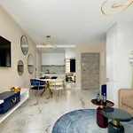 Apartment Glar